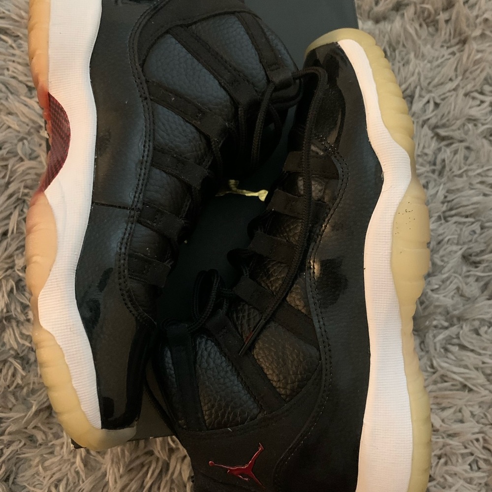 Jordan 11 retro GS: 5.5 black/red/white